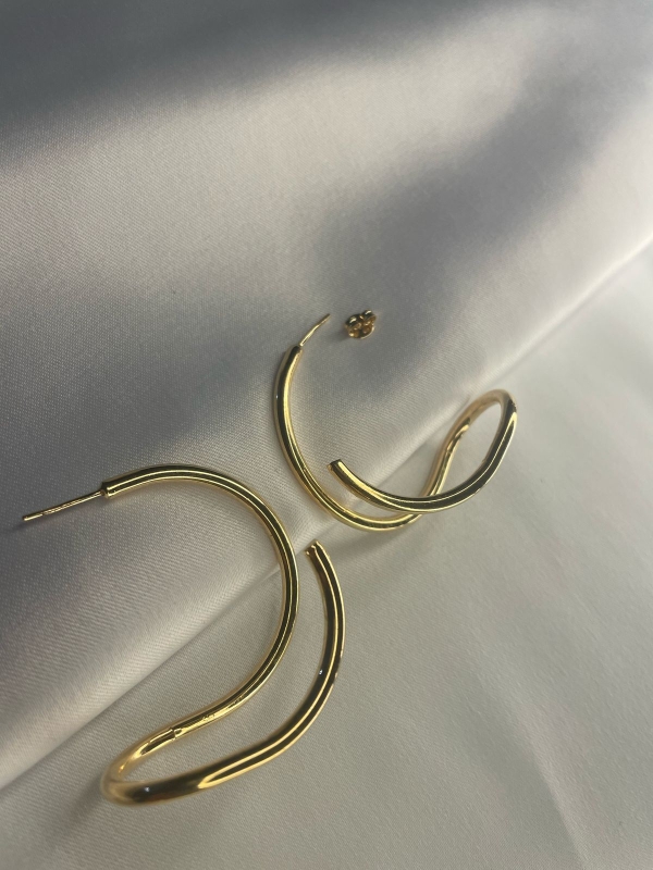 Brinco Fio Vazado – 3,5 cm – Banhado a Ouro