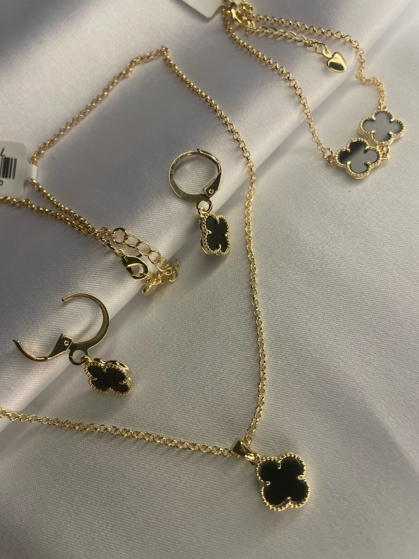 Conjunto Trevo da Sorte – Colar Elo Cadeado 40 cm + Pulseira com 2 Trevos + Brincos Tarraxa com 1 Trevo
